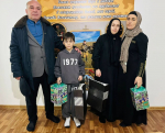 Счастливые лица детей: в Хасавюрте продолжается раздача новогодних подарков