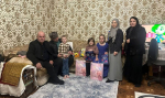 Счастливые лица детей: в Хасавюрте продолжается раздача новогодних подарков