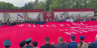 Копию Знамени Победы развернули в Пятигорске - Газета Дружба