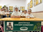 В школе Хасавюрта торжественно открыли «Парты Героев» в честь участников СВО