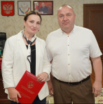 В администрации Хасавюртовского района отметили Благодарностями предпринимателей в честь профессионального праздника