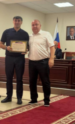 Награждение начальника Управления образования Кабардиева Крымсолтана Арслановича Благодарственным письмом.