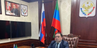 Глава Хасавюртовского района поздравил с Днем Государственного Флага РФ - Газета Вести Хасавюртовского района