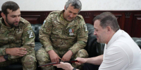 Корголи Корголиев встретился с участниками СВО Абдулкеримом Умаровым и Абакаром Гусейновым - Газета Дружба