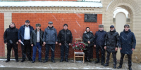В Хасавюрте состоялось открытие мемориальной плиты в память о погибшем участнике СВО Магомеде Султанмурадове - Газета Дружба